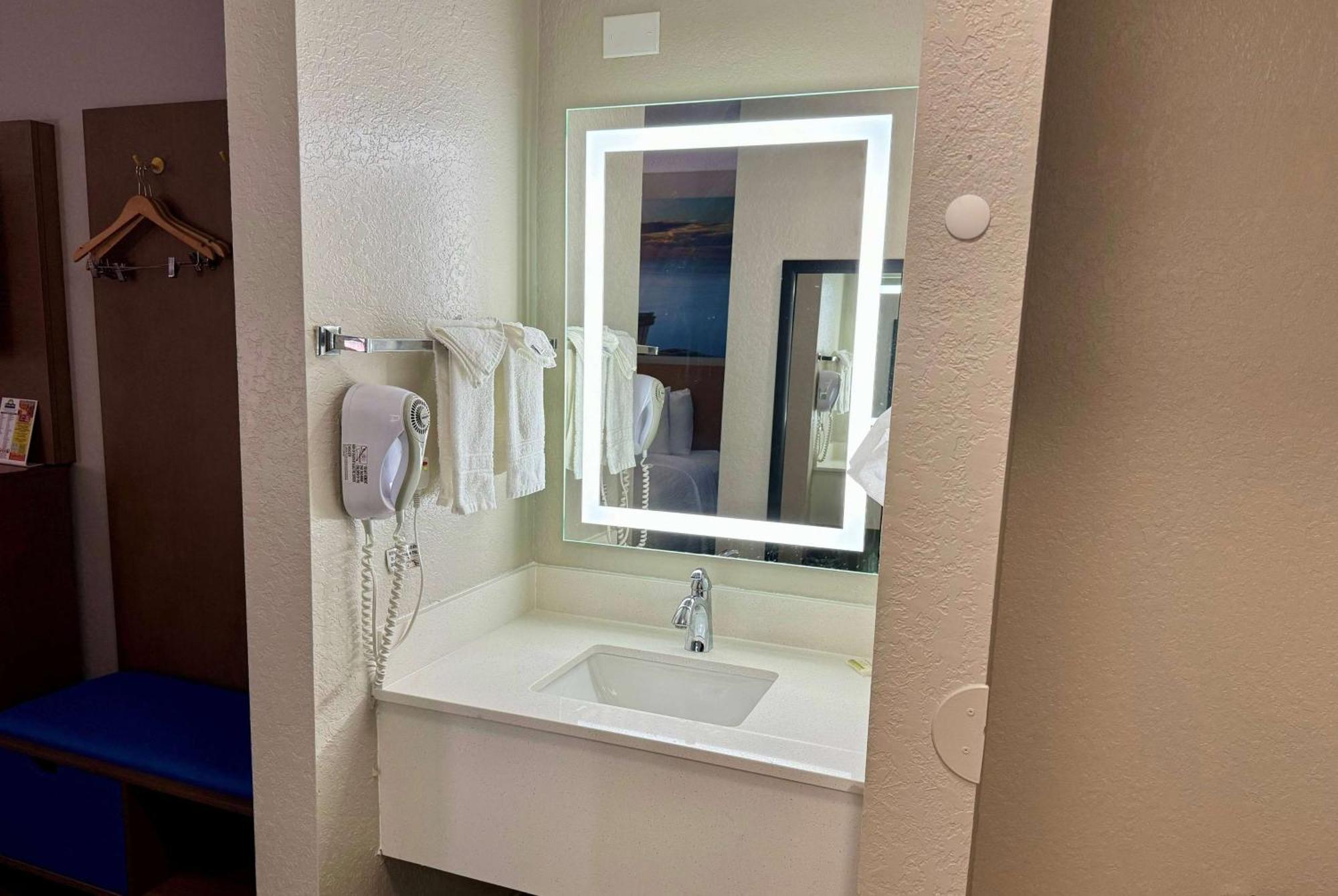 Days Inn By Wyndham Sarasota I-75 Vamo Exterior foto